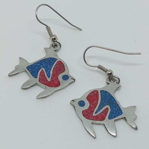 * 1991 Alia Mexico fish dangle earrings crushed stone inlay silver tone - Picture 1 of 3